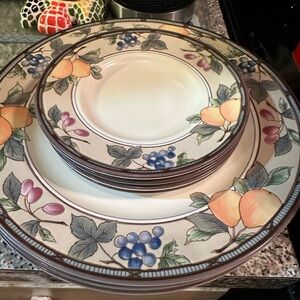 SET of 4 Mikasa Intaglio Garden Harvest Salad *missing one big plate*